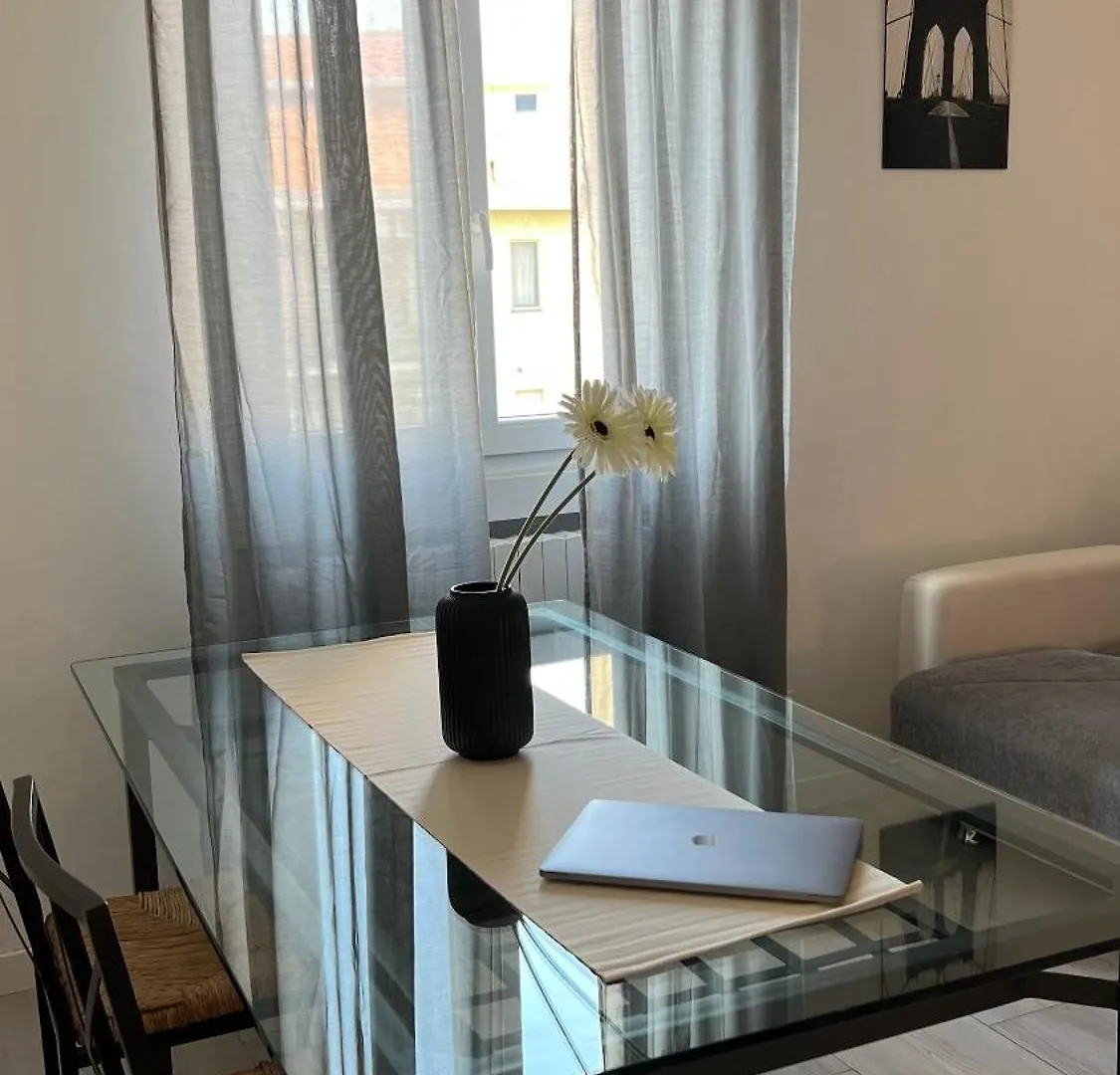 Rafael Milano - 10 Min From Linate Airport, Centrale Fs, Ospedale San Raffaele Apartment