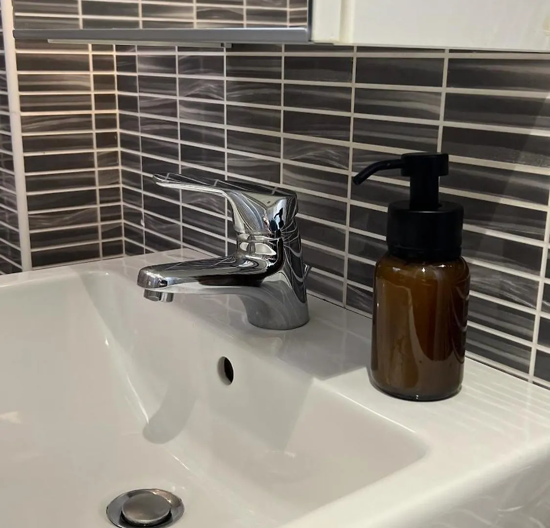 Rafael Milano - 10 Min From Linate Airport, Centrale Fs, Ospedale San Raffaele Apartment 0*, Milan Italy