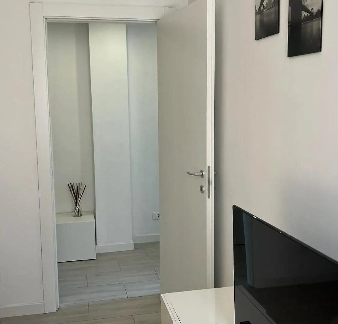 Rafael Milano - 10 Min From Linate Airport, Centrale Fs, Ospedale San Raffaele Apartment