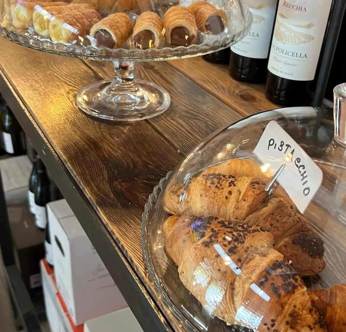 Rafael Milano - 10 Min From Linate Airport, Centrale Fs, Ospedale San Raffaele Apartment 0*, Milan Italy